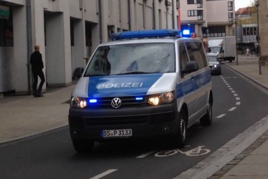 Die Braunschweiger Beamten auf dem Weg zum Einsatz.