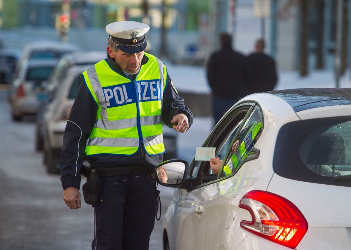 Polizei Blaulicht Symbolbild Polizeikontrolle Kontrolle