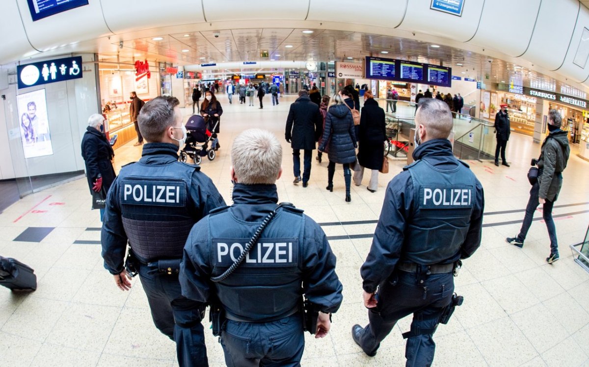 Polizei Hannover Hauptbahnhof.jpg