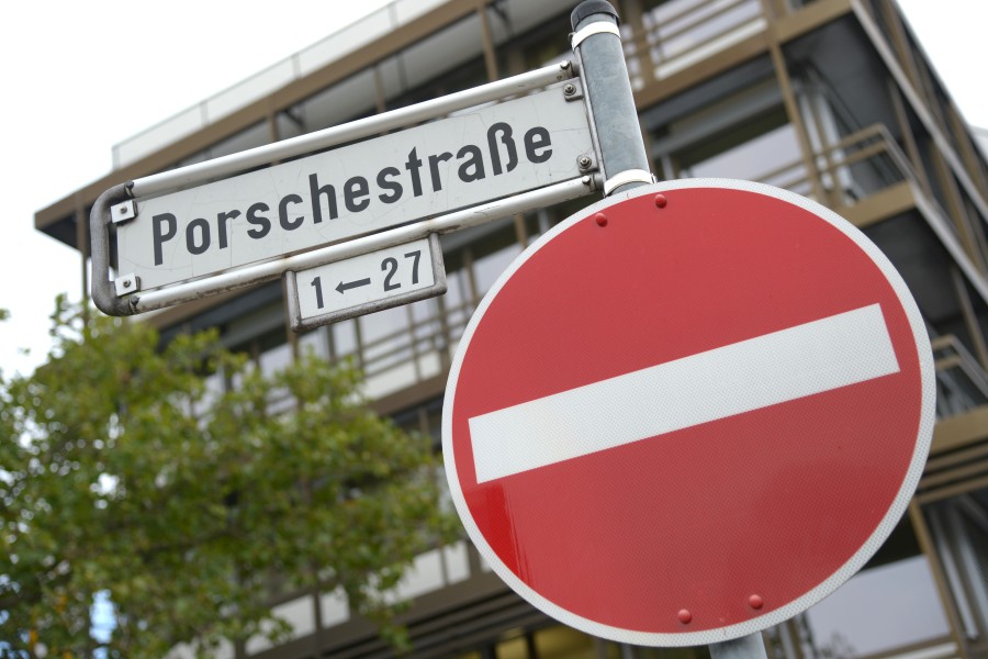 Der Vorfall ereignete sich in der Porschestraße in Wolfsburg. (Archivbild)
