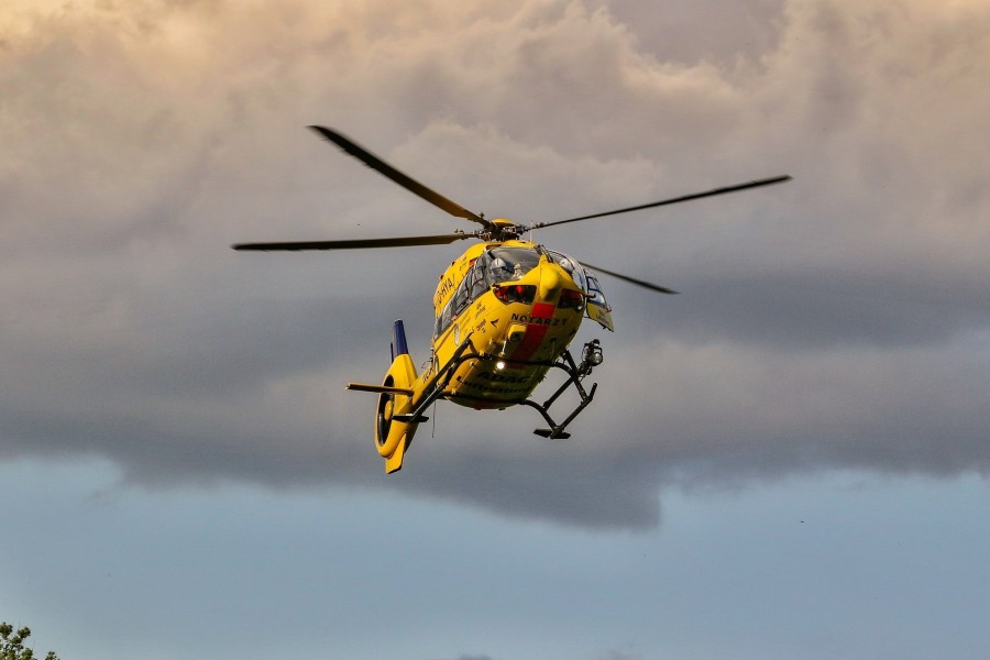 Die Frau wurde mit einem Rettungshubschrauber in eine Klinik geflogen. (Symbolbild)