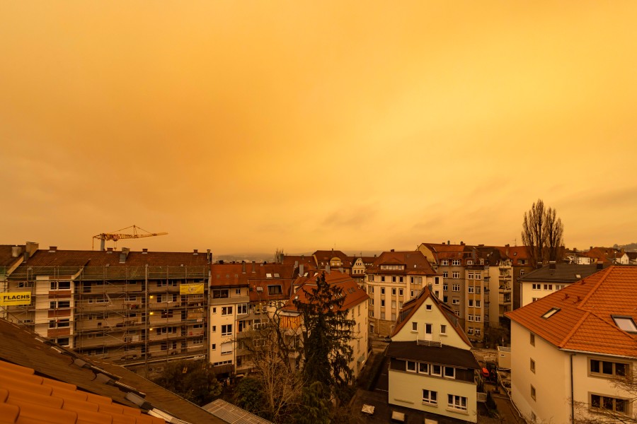 Wie hier über Stuttgart soll der Saharastaub auch in Niedersachsen teilweise den Himmel färben.