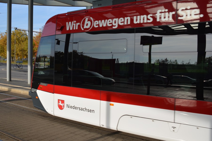 Der Fahrer einer Straßenbahn in Braunschweig musste eine Gefahrenbremsung durchführen. (Symbolbild)