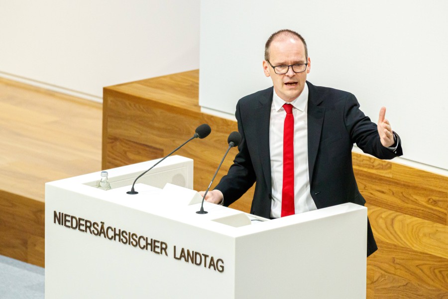 Kultusminister Grant Hendrik Tonne (SPD) will Schulöffnungen in Niedersachsen ab Pfingsten möglich machen. (Symbolbild)