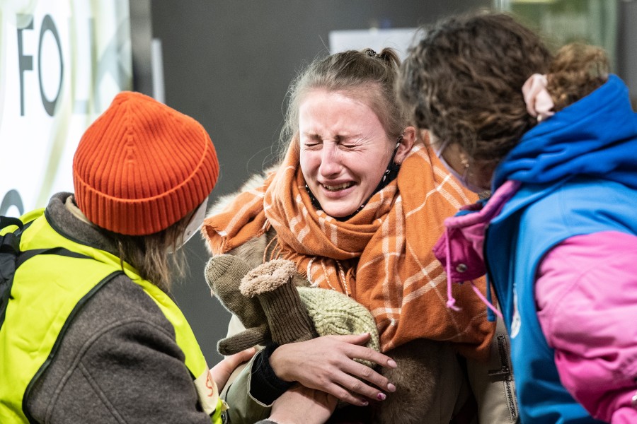 Vor allem Frauen und Kinder flüchten aus der Ukraine. Ihre Männer und Väter müssen sie dort lassen... (Archivbild)