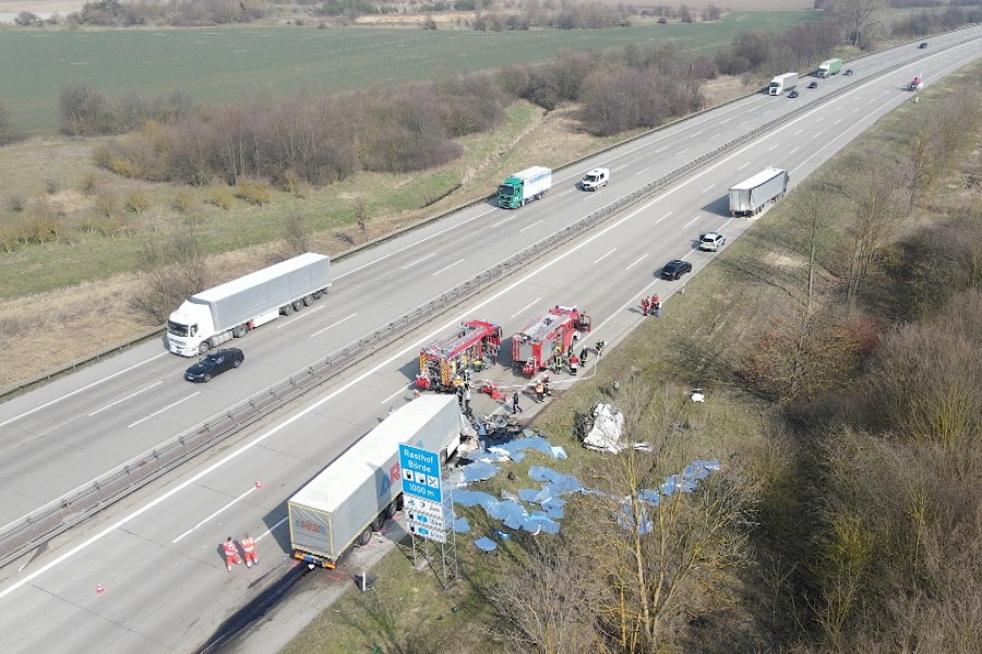 Die A2 musste in Richtung Berlin komplett gesperrt werden.