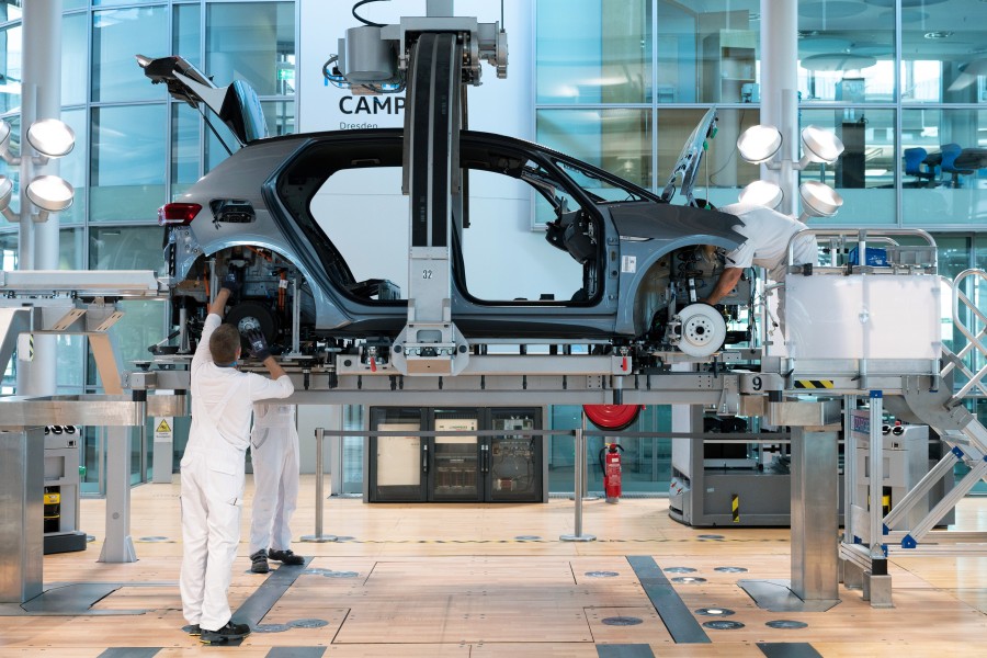 Im VW-Werk geht's mit der Produktion los. (Symbolbild)