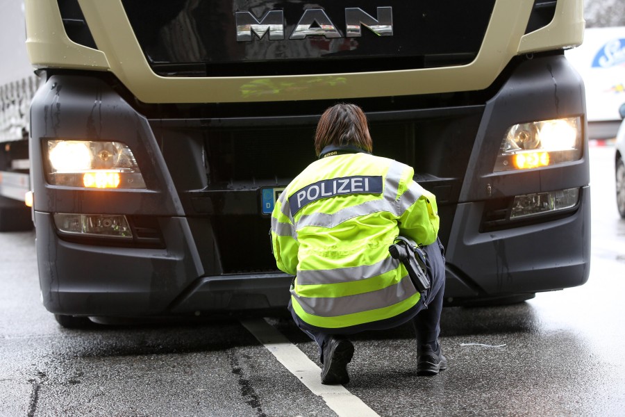 VW-Tochter MAN geht mit einer neuen Technik ins Rennen. Sie soll auch dafür sorgen, dass Radfahrer und Fußgänger sicherer durch den Verkehr kommen. (Symbolbild)