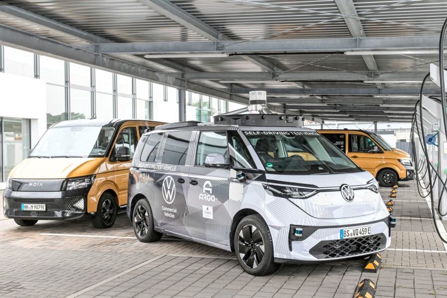 VW will den ID.Buzz 2025 autonom durch Hamburg fahren lassen. 
