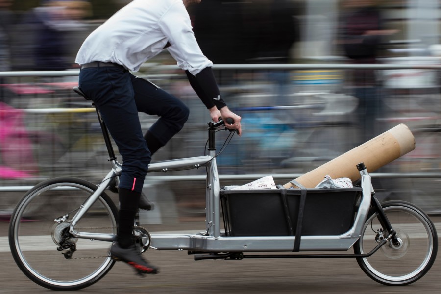 Lastenfahrräder werden in den Innenstädten immer beliebter. Nun bringt auch VW ein Modell heraus. (Archivbild) 