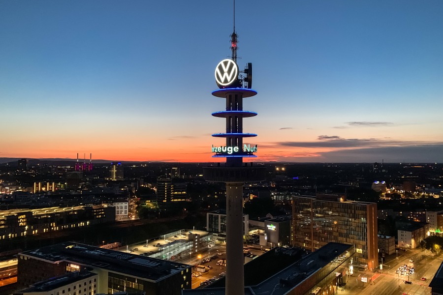 VW Nutzfahrzeuge sitzt in Hannover und ist nicht zu übersehen. (Symbolbild)