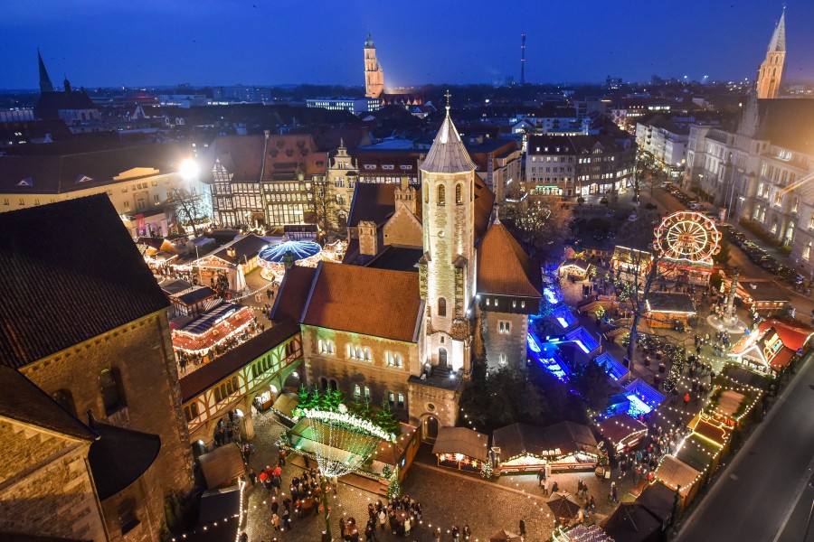 Der Braunschweiger Weihnachtsmarkt aus der Vogelperspektive: Jetzt ist er dicht! (Archivbild)