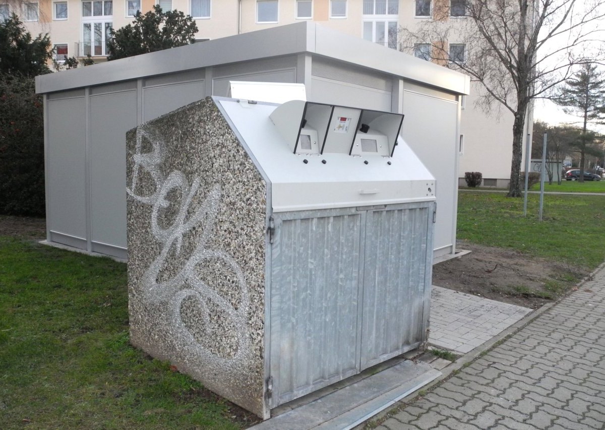 Wolfenbüttel Müll Müllcontainer Bobby Box Müllschleuse  (2).JPG