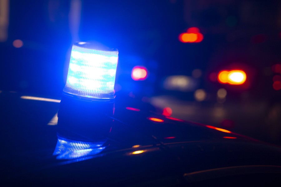 Mit eingeschaltetem Blaulicht haben die Beamten die Verfolgung des Skoda-Fahrers aufgenommen.  (Symbolbild)