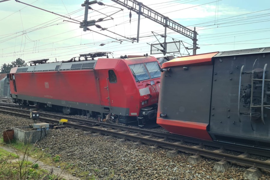 In Wolfsburg-Fallersleben sind zwei Güterzüge kollidiert. Noch immer gibt es Einschränkungen im Bahnverkehr!