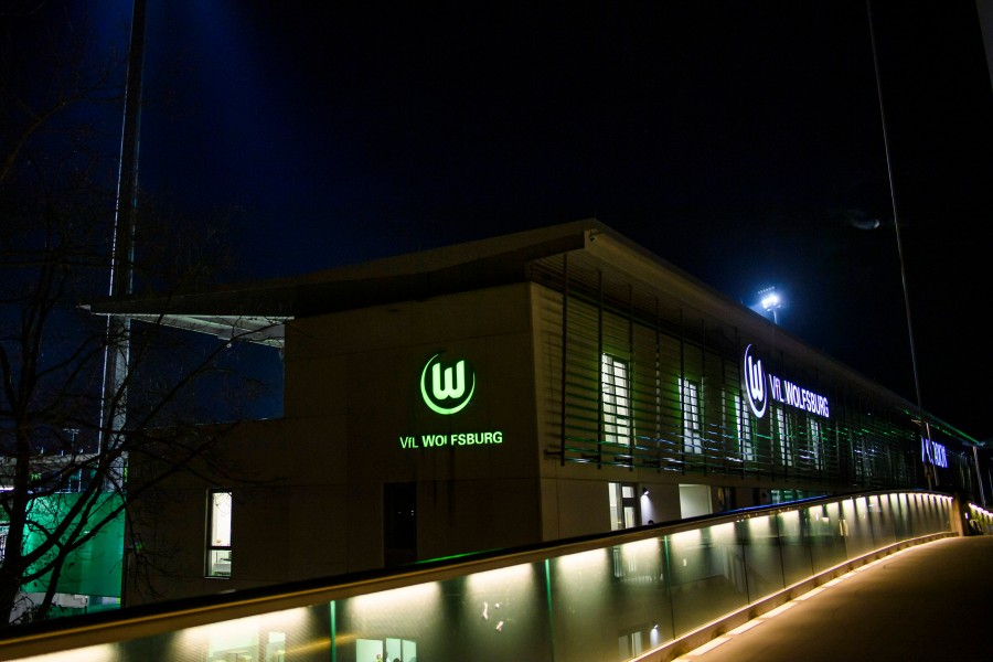 Das AOK-Stadion in Wolfsburg dient aktuell vielen Vögeln als warmer Unterschlupf. (Archivfoto)