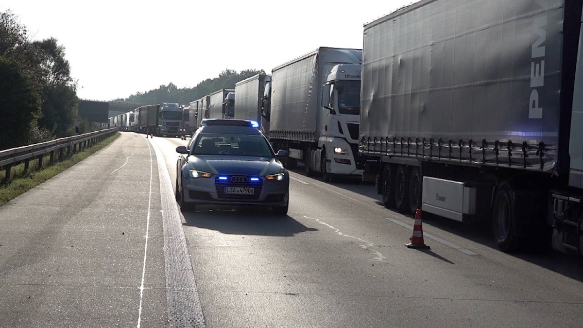 a2 stau lkw unfall rennau helmstedt