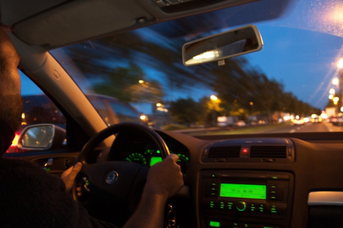 autofahrer nacht abend rückspiegel salzgitter suv