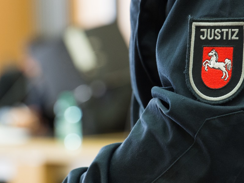 Ein Justizbeamter im Landgericht Braunschweig