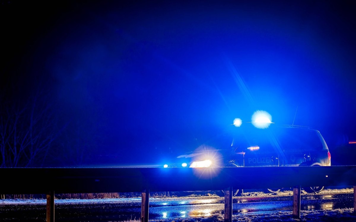 blaulicht polizei thüringen abends nachts nacht dunkel