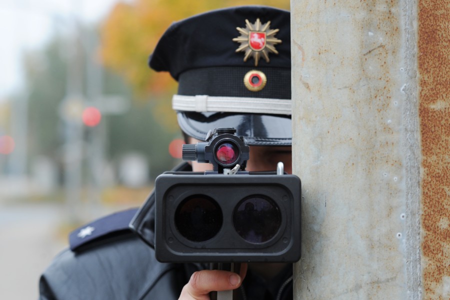 Die Polizei Gifhorn setzte eine Lasermesspistole für die Geschwindigkeitsmessung ein. (Archiv)