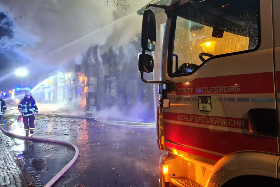 In der engen Altstadt von Fallersleben stehen viele Fachwerkhäuser. Eine zusätzliche Herausforderung...