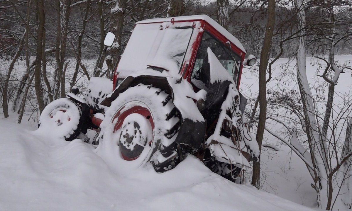 bregenstedt helmstedt mann erforen traktor schnee