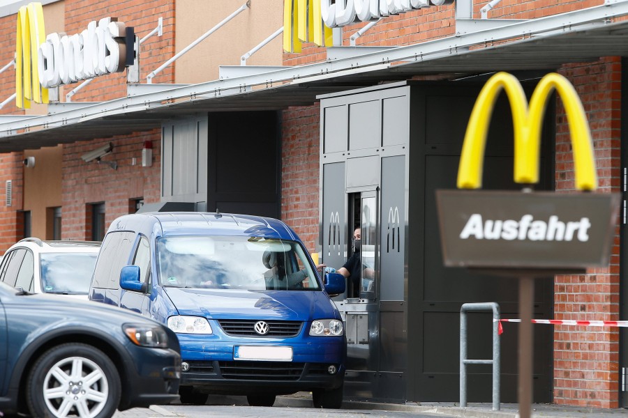 Ein McDonalds-Drive-Thru in Wolfsburg. 