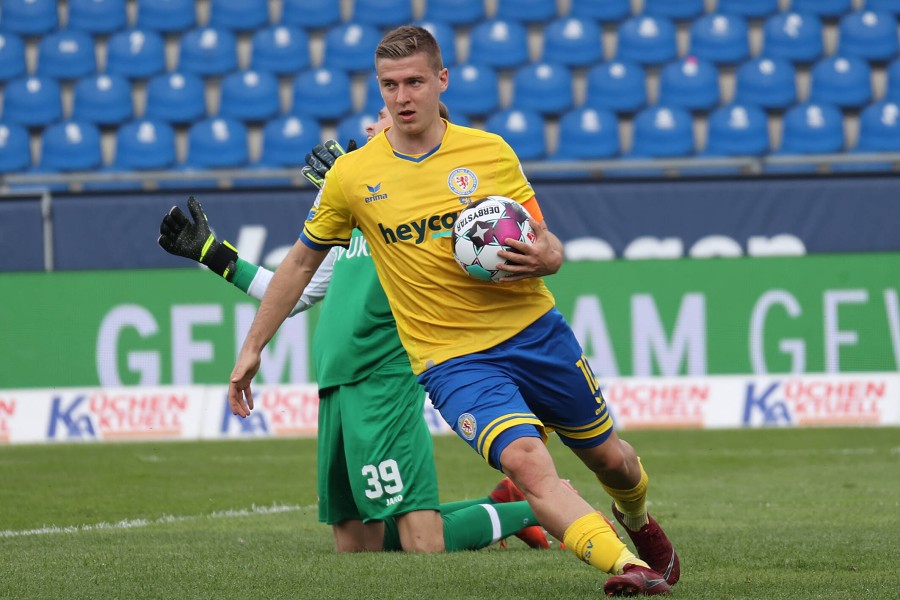 Eintracht Braunschweigs Martin Kobylanski beim Spiel gegen die Kickers.