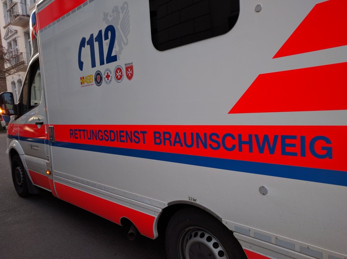 feuerwehr braunschweig rettungsdienst symbolbild