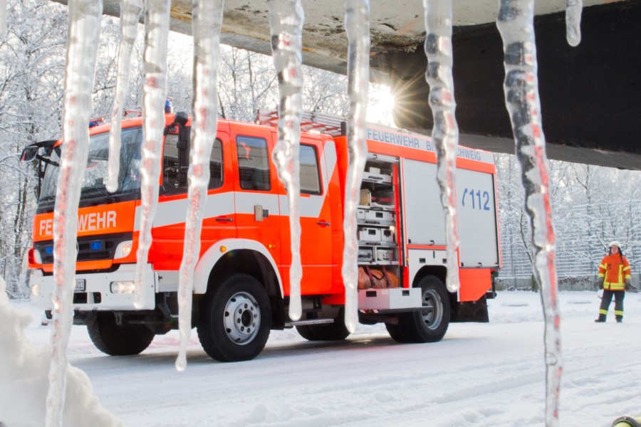 Die Feuerwehr in Braunschweig hatte Eiszapfen entdeckt – dann ging es richtig los... (Archivbild)