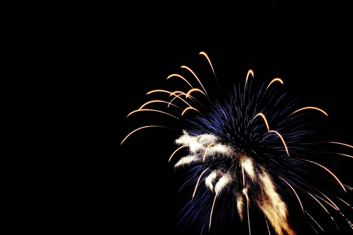 feuerwerk salzgitter nachts himmel symbolbild