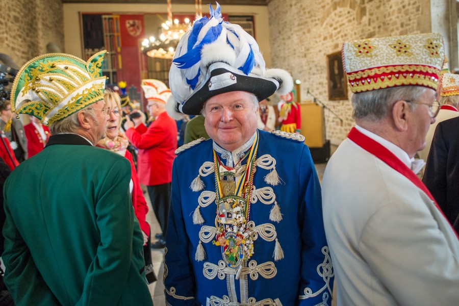 Zugmarschall Gerhard Baller (Mitte) ist zuversichtlich, dass im kommenden Jahr Karneval in Braunschweig gefeiert wird. (Archivbild)