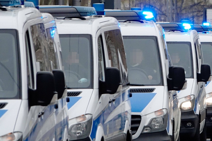 Die Polizei Gifhorn rückte am Wochenede zu etlichen Corona-Partys aus. (Symbolbild) 