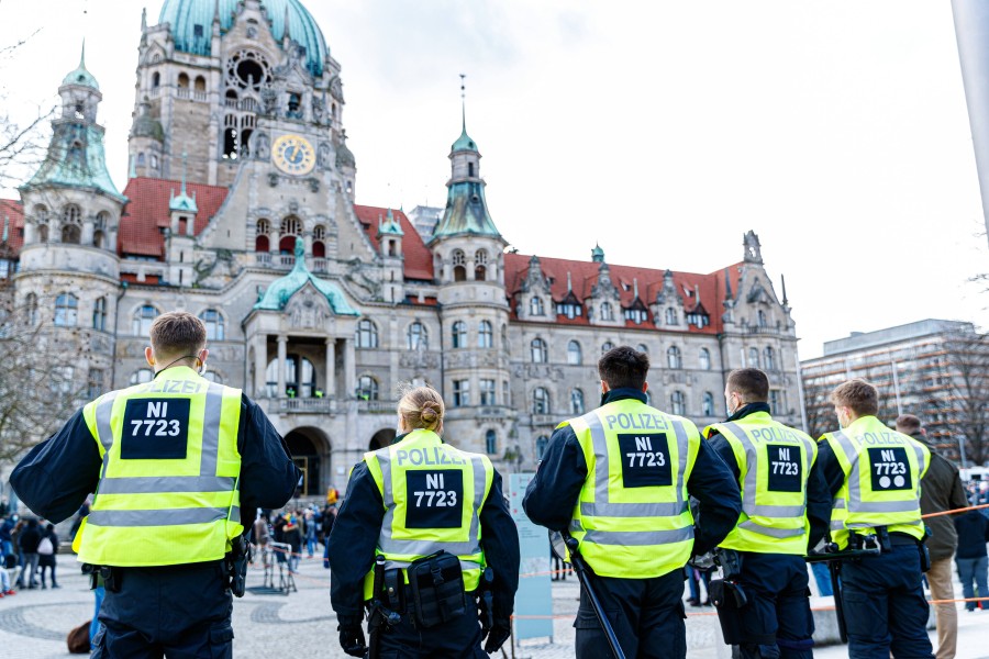 Hannover: Die Polizei bereitet sich auf zwei Demos in der Innenstadt vor. (Archiv)