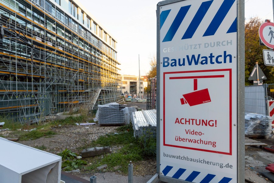 Bauwatch sichert die Baustelle im Harz – mit grünem Licht. 