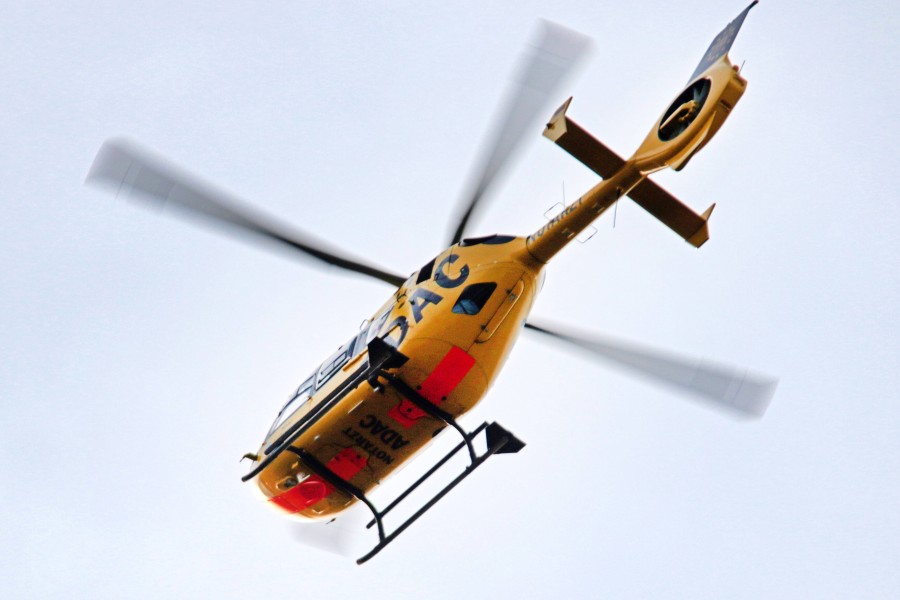 Ein Rettungshubschrauber musste den 58-Jährigen ins Krankenhaus fliegen. (Symbolbild)