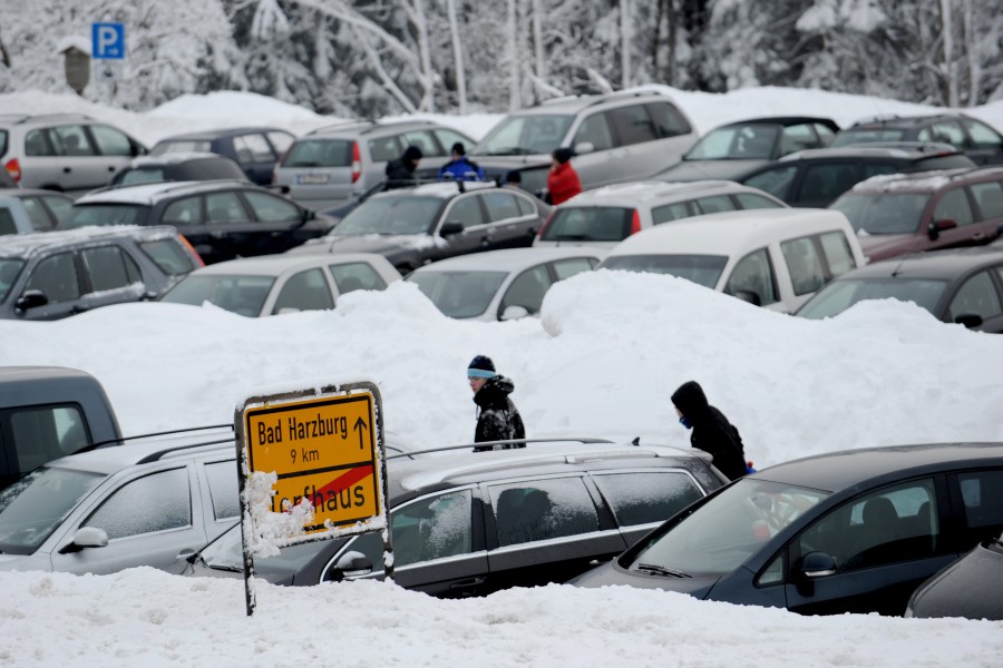 Schon am vergangenen Wochenende waren die Parkplätze im Harz teils rappelvoll – das gleiche Szenario droht jetzt wieder. Es könnte sogar noch enger werden... (Archivbild)