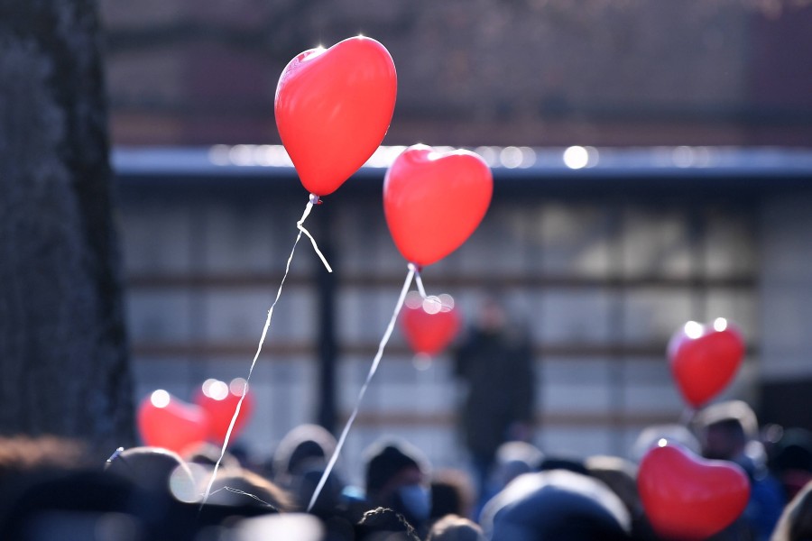 Rote Luftballons... die werden die Jodel-Nutzerin und ihren neuen Herzmann wohl auf ewig begleiten. (Symbolbild)