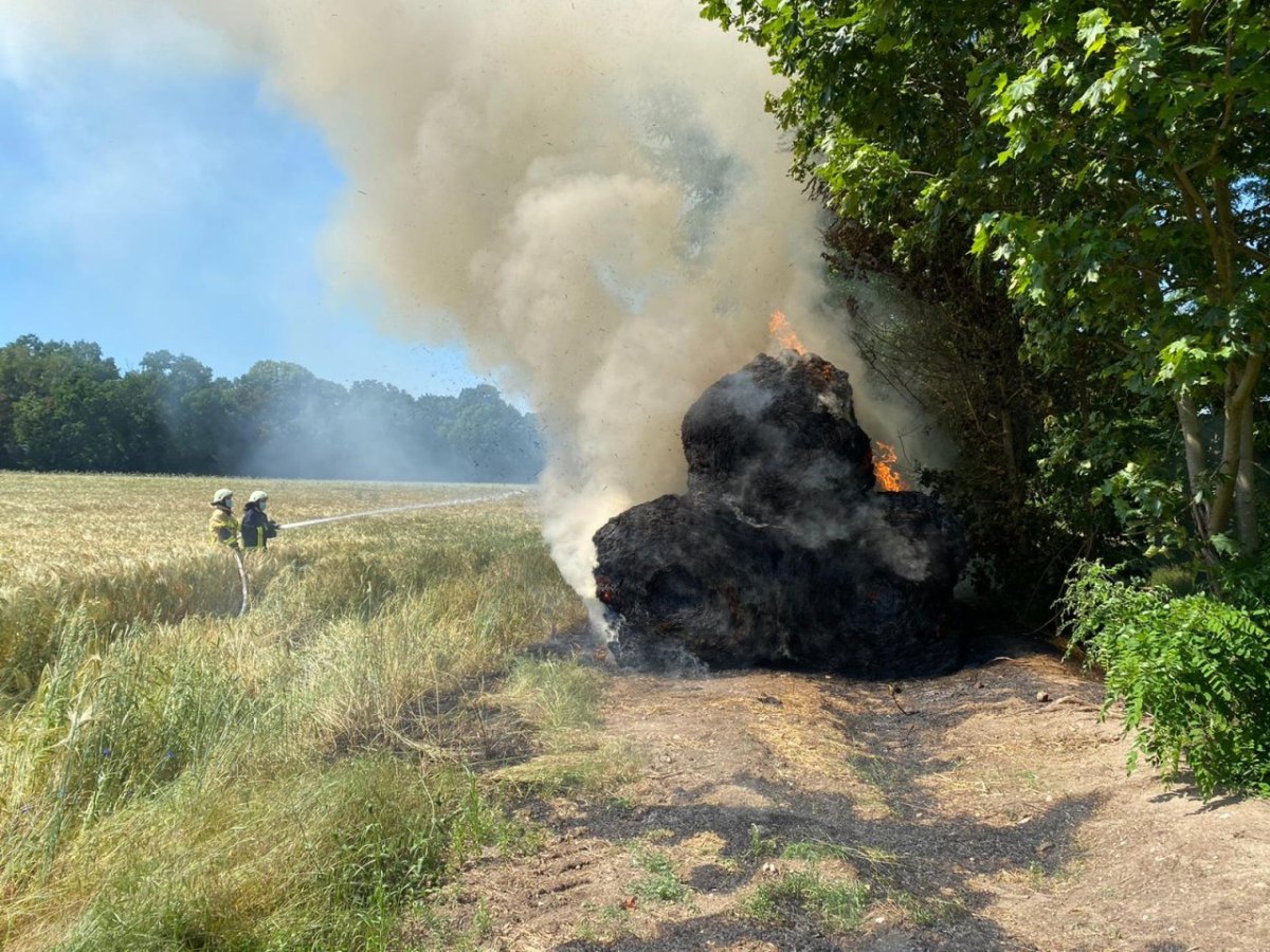 heuballen strohballen velpke helmstedt brand feuer feuerwehr