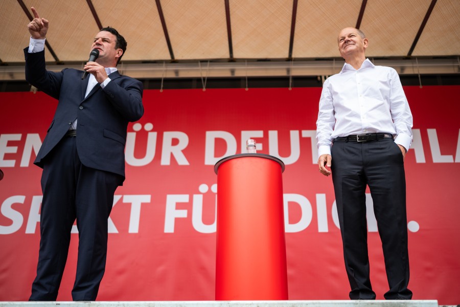 Bundestagswahl in Peine und Gifhorn: Bundesarbeitsminister Hubertus Heil (SPD, links) würde seinen Sitz in Berlin gern behalten. Am besten mit seinem Parteifreund Olaf Scholz als Kanzler. 