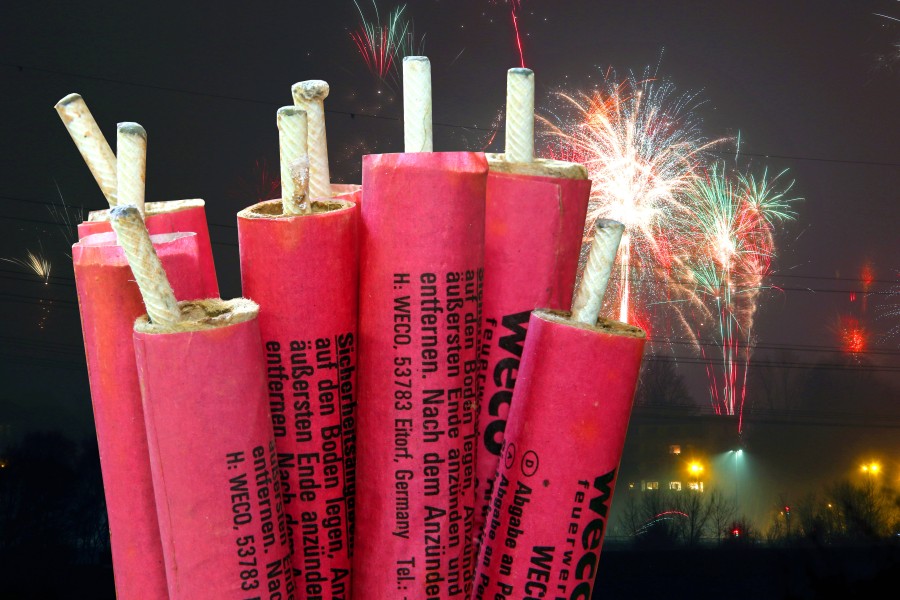 Nicht nur auf das Knallen müssen Feuerwerk-Fans dieses Jahr verzichten. Auch eine Lasershow wird es in Braunschweig in diesem Jahr nicht geben. (Symbolbild)
