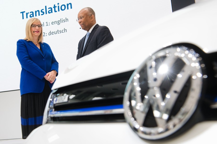 Sie sollen bei VW aufräumen: Hiltrud Werner, Vorstand der Volkswagen AG für Integrität und Recht und Larry Dean Thompson, Compliance Monitor und Compliance Auditor der Volkswagen AG. (Archivbild)