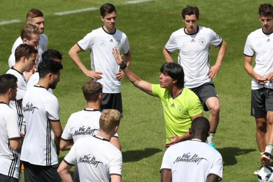 Bundestrainer Joachim Löw gab taktische Einblicke. (Archivbild)