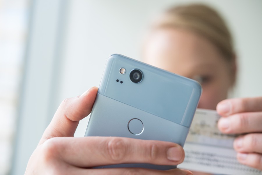 Job-Betrug in Niedersachsen! Eine Frau ist unbewusst in eine fiese Falle getappt, als sie das Online-Ident-Verfahren einer Bank durchlief. (Symbolbild)