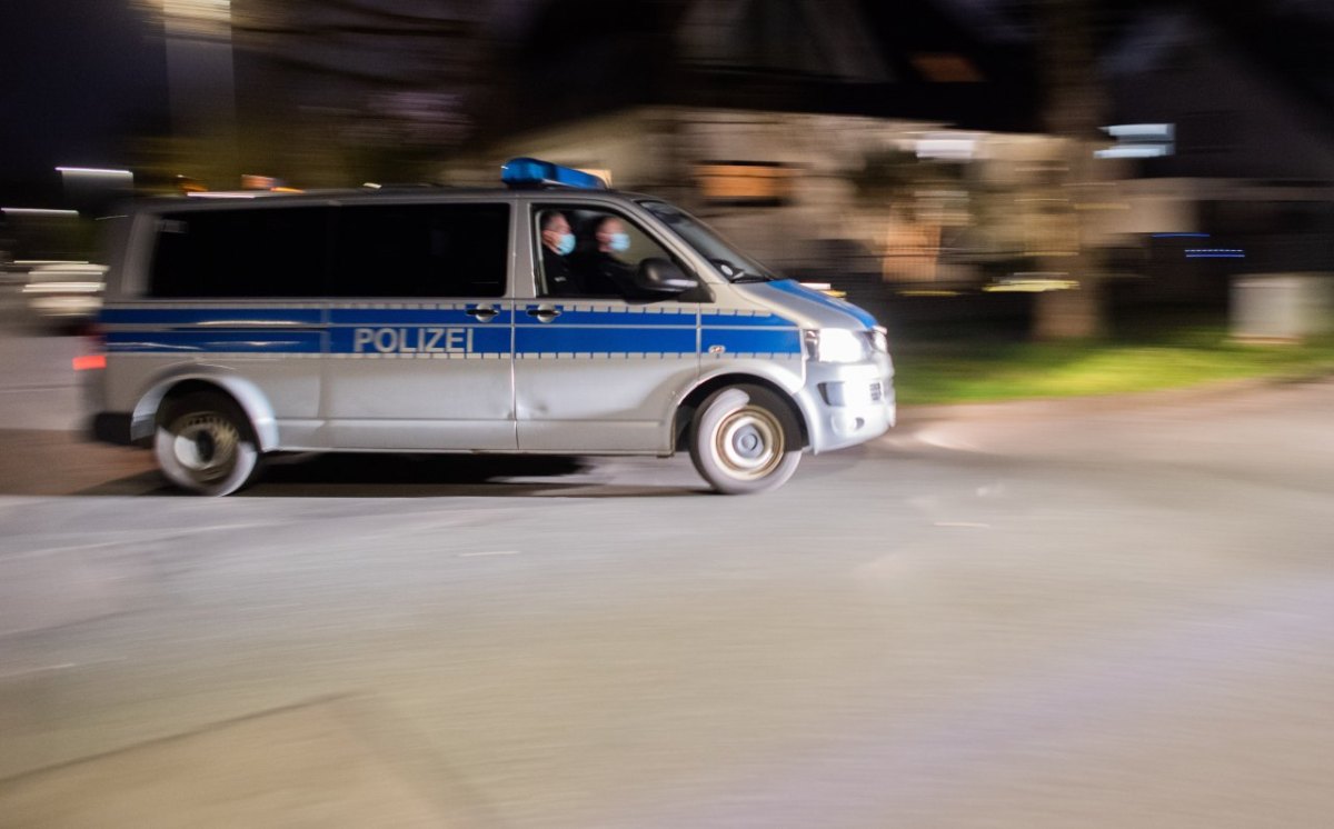 polizei hannover abends nachts nacht streifenwagen