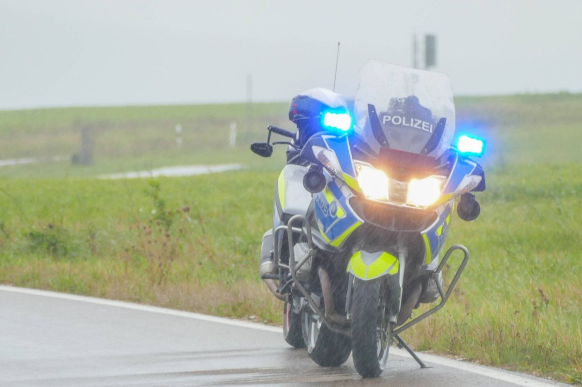 polizei motorrad feld