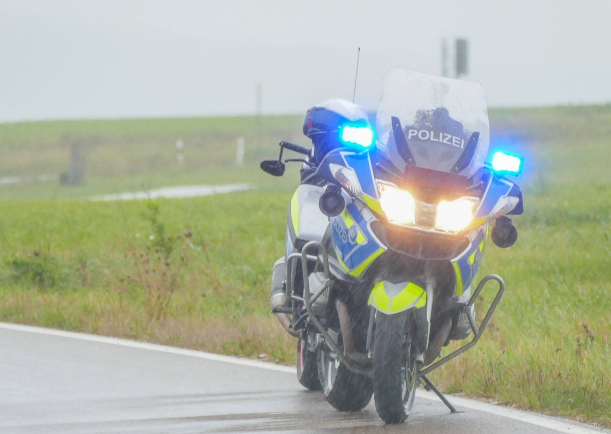 polizei motorrad feld