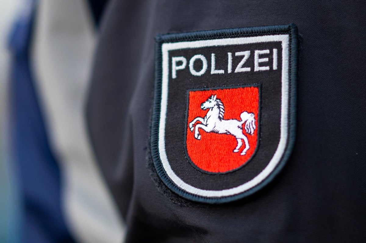polizei polizist hannover niedersachsen symbolbild uniform