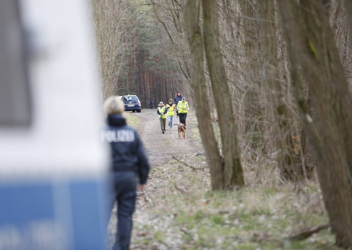 polizei wald mantrailer suchhund suche vermisst